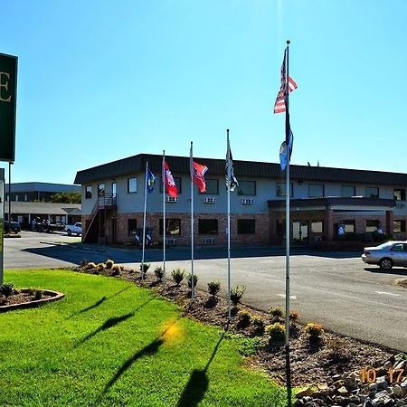 Lake Inn Westlake Corner Exterior photo